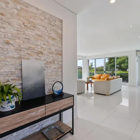 5beds Luxu With Pool And Ac Conveniently Located Holiday home *