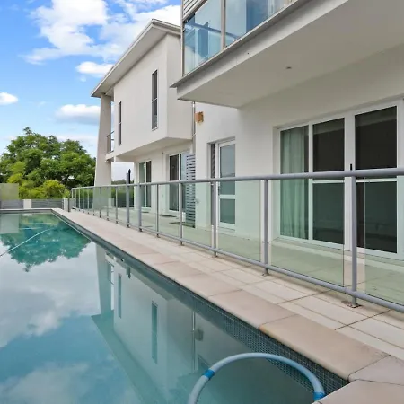 5beds Luxu With Pool And Ac Conveniently Located
