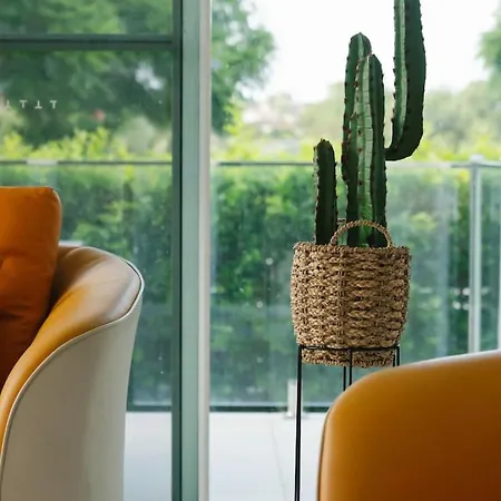 5beds Luxu With Pool And Ac Conveniently Located * Brisbane