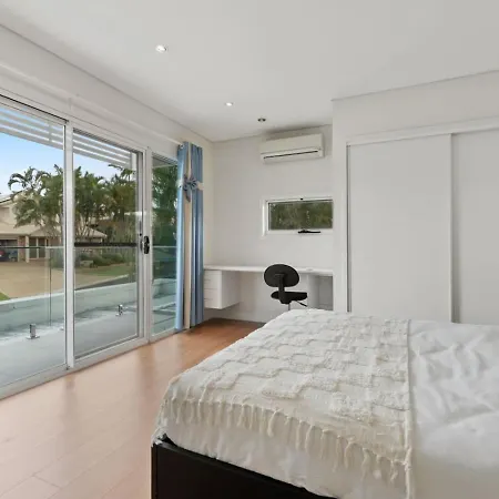 5beds Luxu With Pool And Ac Conveniently Located Holiday home