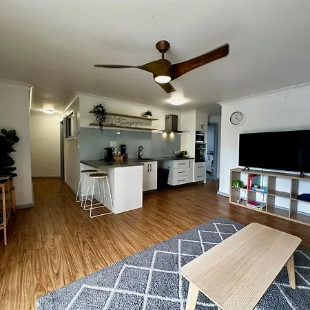 Central, Leafy & Modern 3-bedroom Apartment Brisbane