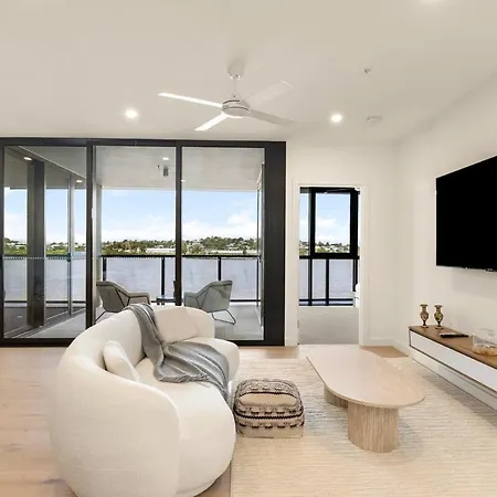 Riverfront Luxe 2bed Pool Parking