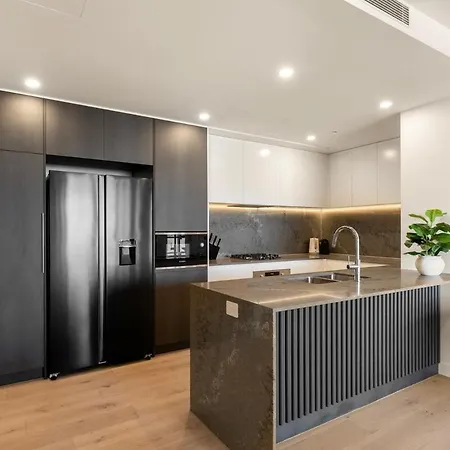 Riverfront Luxe 2bed Pool Parking * Brisbane