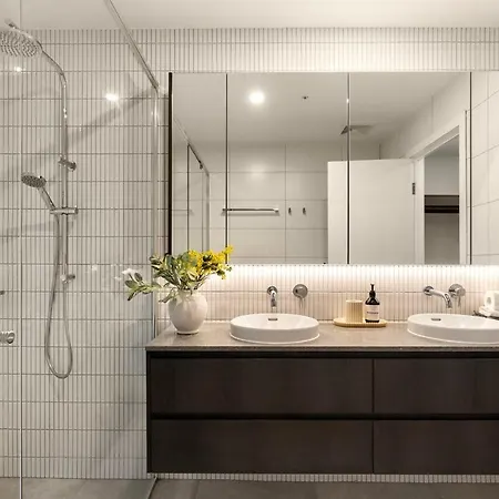 Riverfront Luxe 2bed Pool Parking
