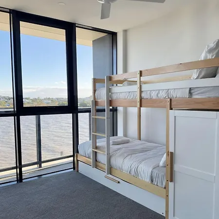 Riverfront Luxe 2bed Pool Parking Brisbane