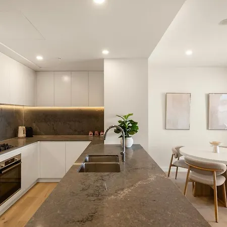 Apartment Riverfront Luxe 2bed Pool Parking *