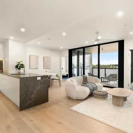 Riverfront Luxe 2bed Pool Parking Apartment *