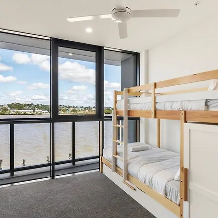 Riverfront Luxe 2bed Pool Parking Apartment Brisbane