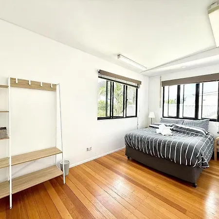 Once A Florist, Now Your Unique 5-bedroom In Apartment *