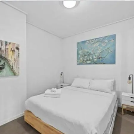 Beautiful 2 Bedroom Unit Great Location * Brisbane