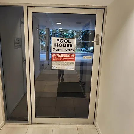 Spacious 1 Bedroom Mezzanine With Large Bath Views 2 Free Parking Spots Apartment Brisbane