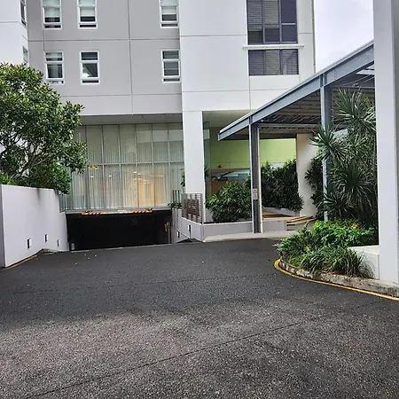 Spacious 1 Bedroom Mezzanine With Large Bath Views 2 Free Parking Spots Apartment *