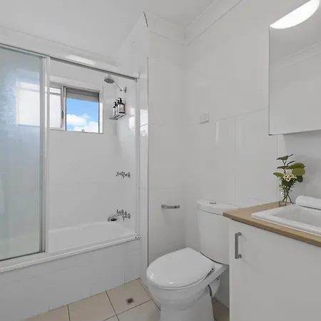 Stylish 3brm With Views,free Parking & Wifi Apartment