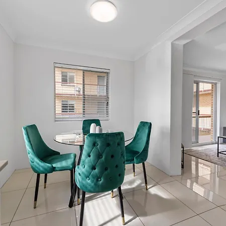 Apartment Spacious 3brm Near Gabba W Free Parking & Wifi *