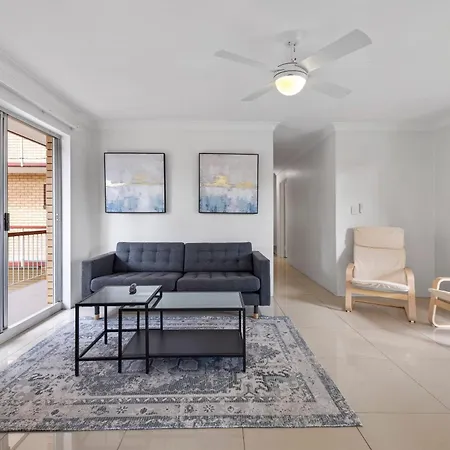 Spacious 3brm Near Gabba W Free Parking & Wifi Apartment