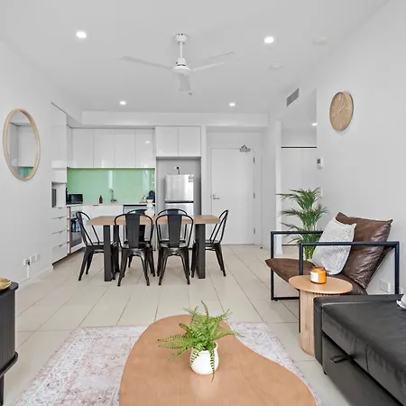 Apartment Bright And Cozy 2br With King Bed, Parking & Wi-fi Brisbane