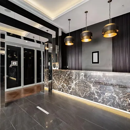 Chic & Modern 2br With Rooftop Pool & Parking