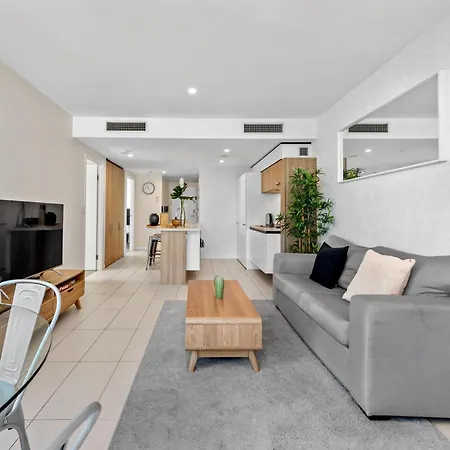Chic & Modern 2br With Rooftop Pool & Parking