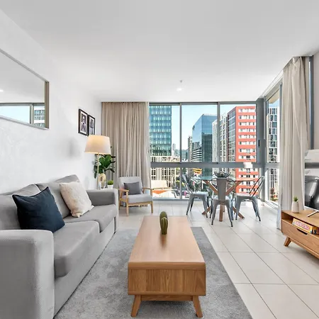 Chic & Modern 2br With Rooftop Pool & Parking Apartment Brisbane
