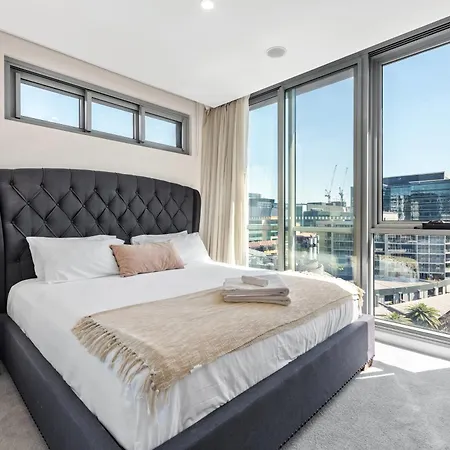 Chic & Modern 2br With Rooftop Pool & Parking Apartment