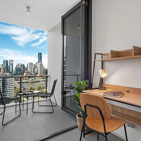Southbank Location With King Bed, Gym And Pool Apartment