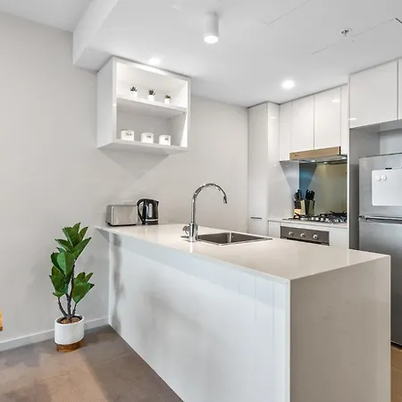 Mountain & Sunset Views With King Bed, Pool, Gym Apartment Brisbane