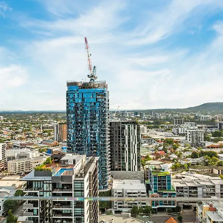 Mountain & Sunset Views With King Bed, Pool, Gym Brisbane