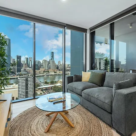 Breathtaking & River Views With Pool, Gym, Park