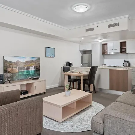 Heart Of Cbd 2br Parking Close To Everything *