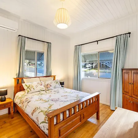 Family Friendly Cozy 3br House At Annerley Holiday home *