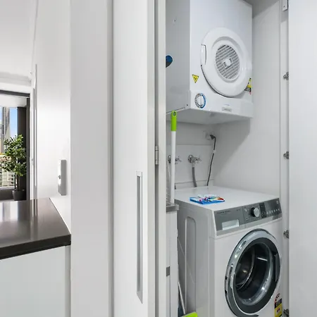 Chic 1 Bed Inner-city Retreat With Pool And Views Apartment Brisbane