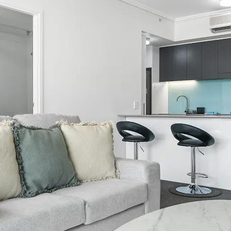 Chic 1 Bed Inner-city Retreat With Pool And Views Apartment Brisbane