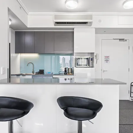 Apartment Chic 1 Bed Inner-city Retreat With Pool And Views