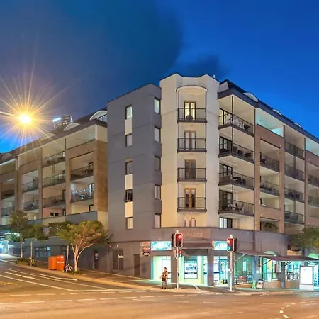 Stylish With Pool - 200m From Main Hub Apartment *