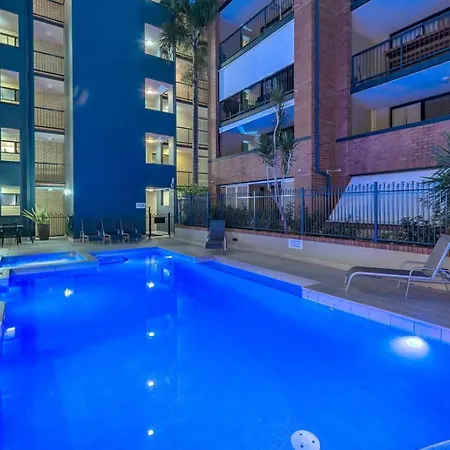 Stylish With Pool - 200m From Main Hub Apartment Brisbane