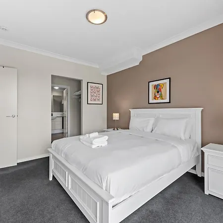 Spacious 2br Close To Uq, Shops With 2parking & Pool Apartment