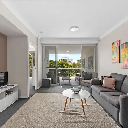 Spacious 2br Close To Uq, Shops With 2parking & Pool Apartment