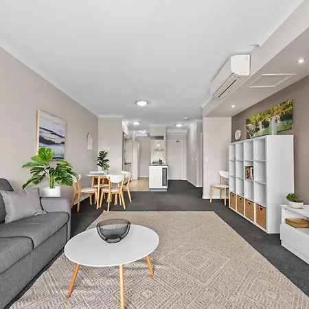Spacious 2br Close To Uq, Shops With 2parking & Pool *