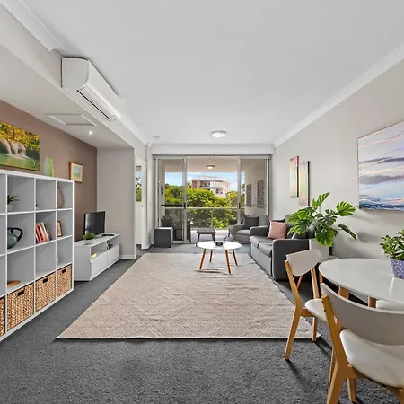 Apartment Spacious 2br Close To Uq, Shops With 2parking & Pool *