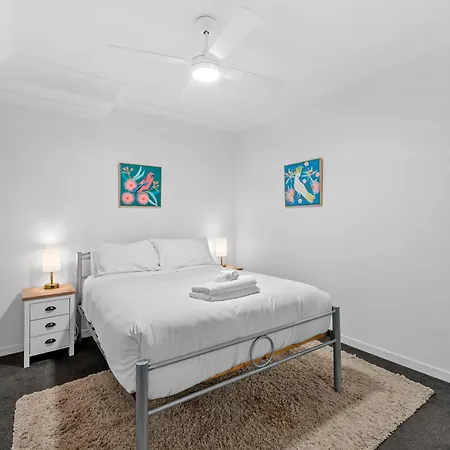 Spacious 2br Close To Uq, Shops With 2parking & Pool Apartment