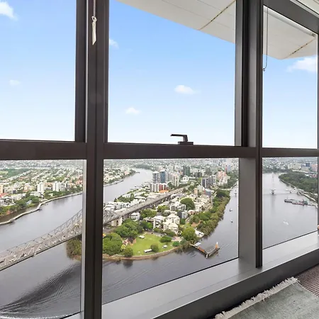 Altitude 2br - Stunning Views, Pool & Parking *