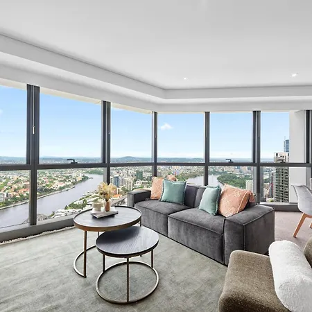 Apartment Altitude 2br - Stunning Views, Pool & Parking *