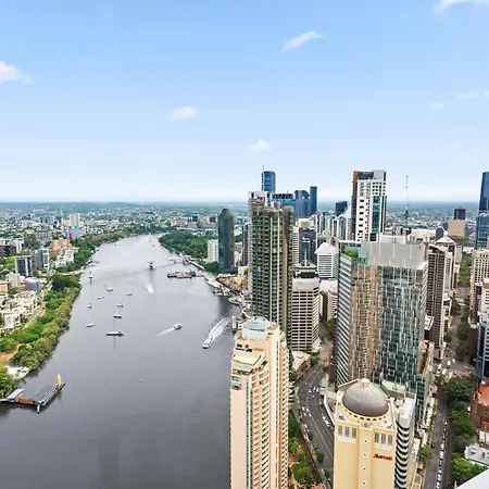 Apartment Altitude 2br - Stunning Views, Pool & Parking Brisbane