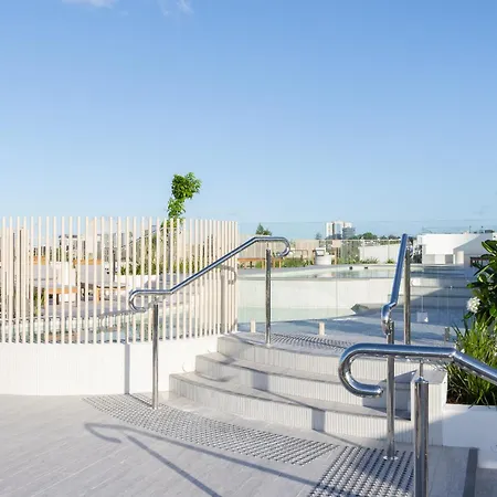 Riverside 2br With Amazing Rooftop Pool & Parking *