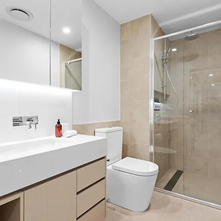 Riverside 2br With Amazing Rooftop Pool & Parking