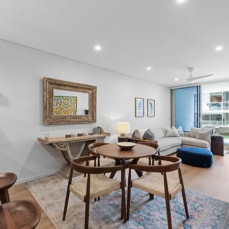 Riverside 2br With Amazing Rooftop Pool & Parking Apartment