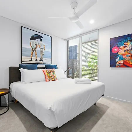 Riverside 2br With Amazing Rooftop Pool & Parking Apartment Brisbane
