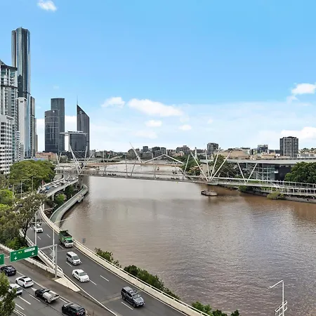 Apartment Cbd Near Stadium With & River Views! *
