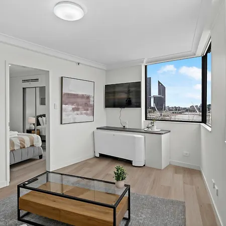 Cbd Near Stadium With & River Views!