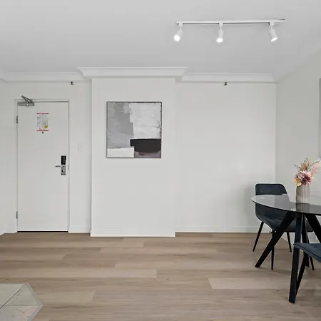 Cbd Near Stadium With & River Views!